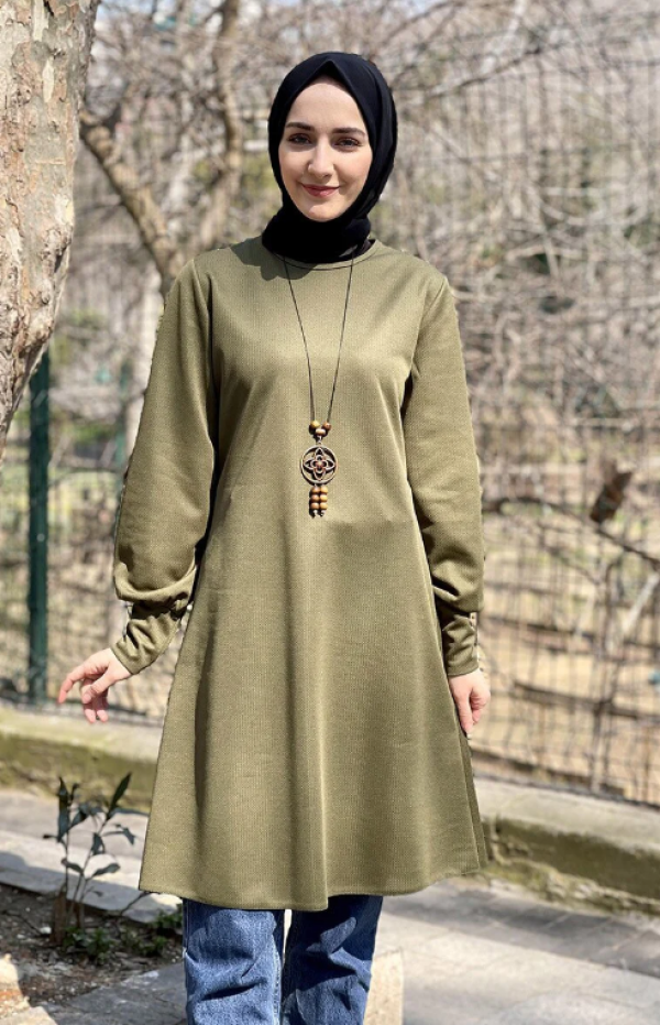 Tunik kerja dengan lengan trompet dan hiasan bordir